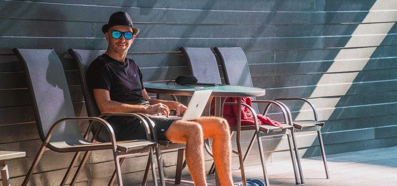 découvrez le mode de vie fascinant des digital nomads, ces travailleurs d'un nouveau genre qui allient travail à distance et voyages. explorez les meilleures destinations, les conseils pour optimiser votre productivité tout en voyageant, et apprenez comment devenir un digital nomad épanoui.