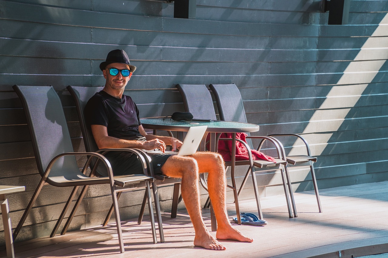 découvrez le mode de vie fascinant des digital nomads, ces travailleurs d'un nouveau genre qui allient travail à distance et voyages. explorez les meilleures destinations, les conseils pour optimiser votre productivité tout en voyageant, et apprenez comment devenir un digital nomad épanoui.