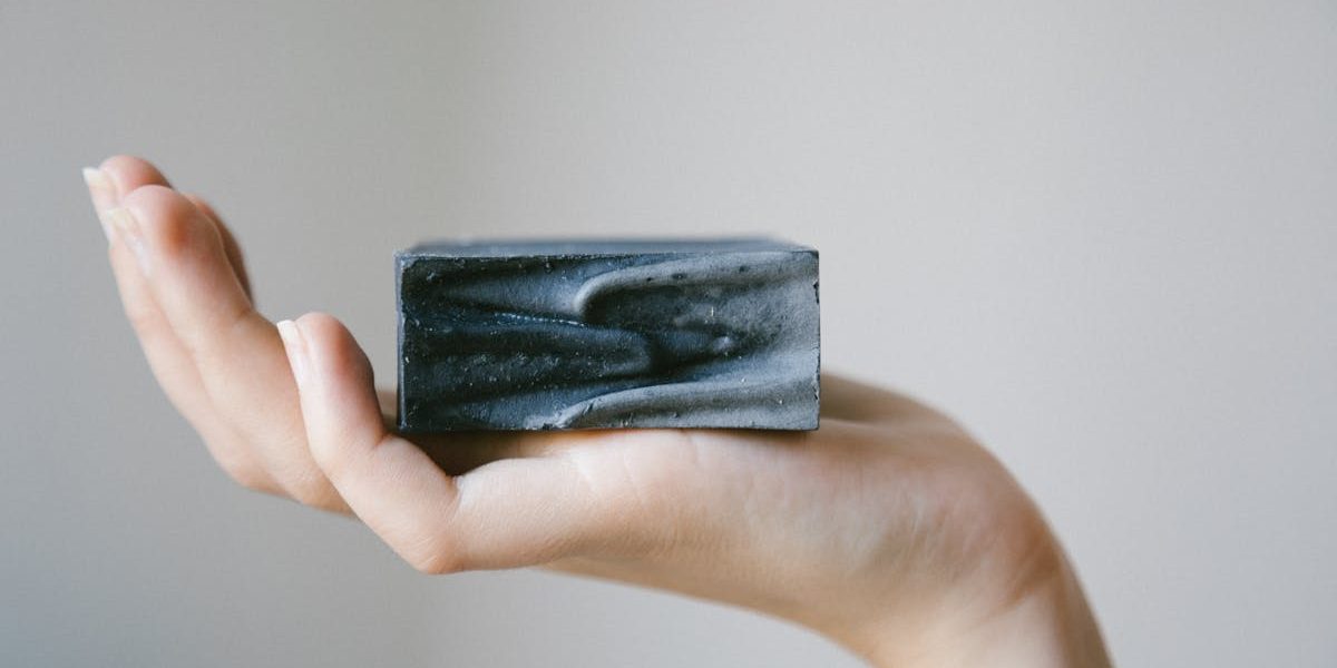 découvrez les défis éthiques auxquels les entreprises et les individus font face dans un monde en constante évolution. cette exploration met en lumière les enjeux moraux, les dilemmes et les solutions possibles pour naviguer dans un environnement complexe.