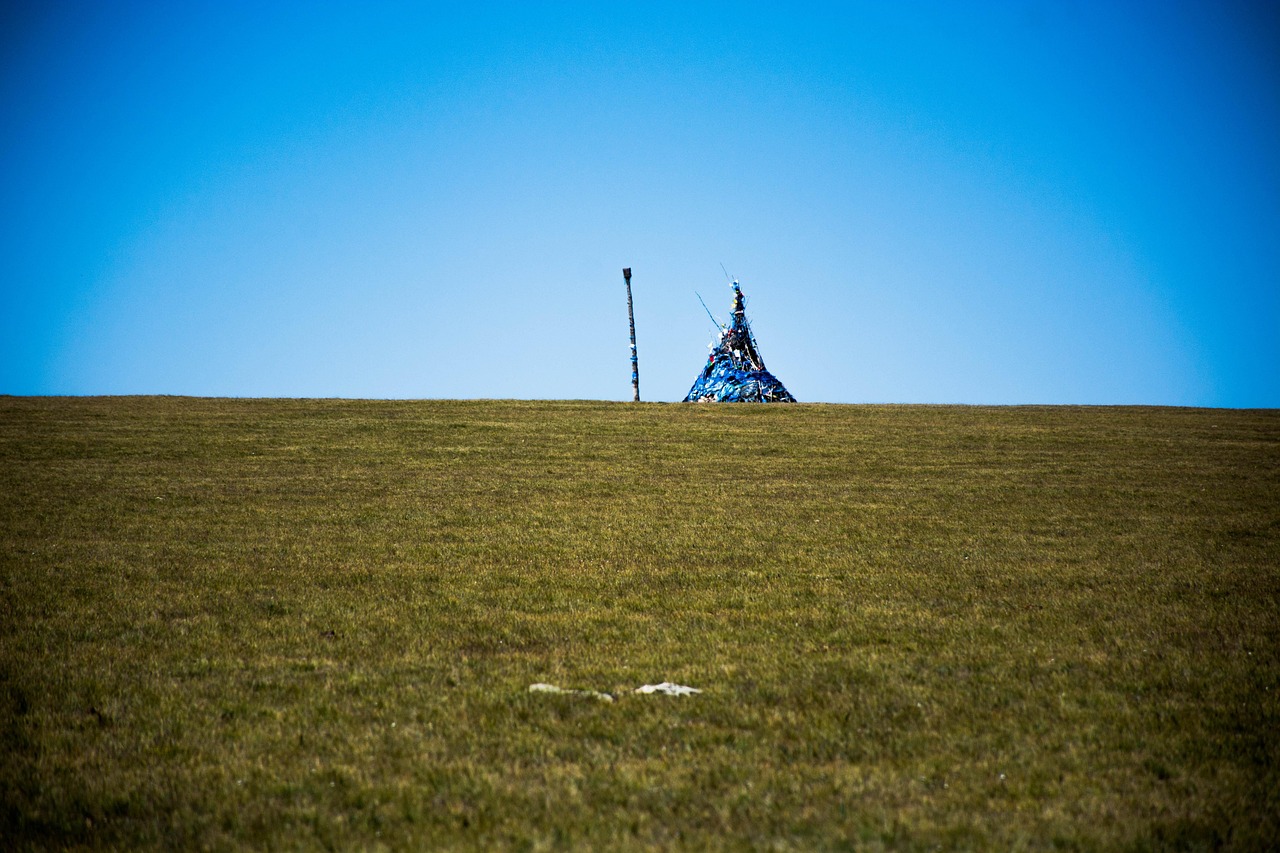 découvrez le monde fascinant des communautés nomades, leurs modes de vie uniques, leurs traditions culturelles et leur relation harmonieuse avec la nature. plongez dans l'univers itinérant de ces peuples qui embrassent la liberté et l'aventure à travers des paysages variés.