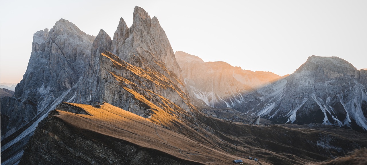 découvrez le slow travel, une approche du voyage qui privilégie l'authenticité, la lenteur et les rencontres significatives. explorez des destinations au rythme de la nature, savourez chaque instant et immergez-vous dans la culture locale pour une expérience inoubliable.