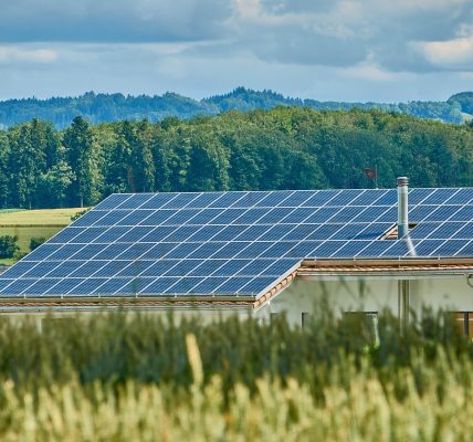découvrez le phénomène fascinant du transit solaire, où la planète passe devant le soleil, offrant un spectacle astronomique inoubliable. apprenez les détails, les dates et comment observer cet événement rare en toute sécurité.