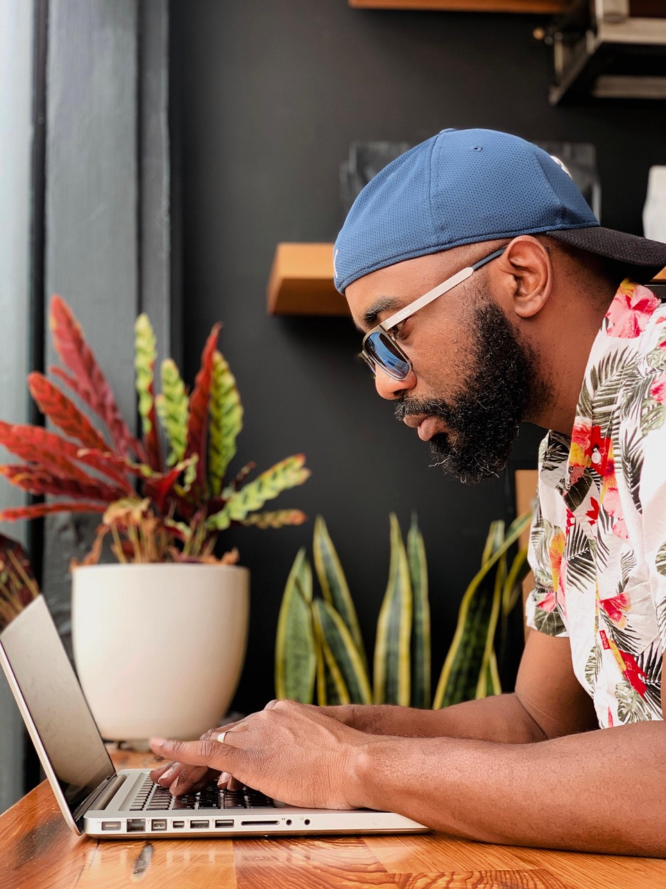 découvrez les avantages du télétravail, une solution flexible qui permet de travailler depuis chez soi tout en maintenant un équilibre entre vie professionnelle et personnelle. apprenez comment optimiser votre productivité et tirer le meilleur parti de cette nouvelle manière de travailler.