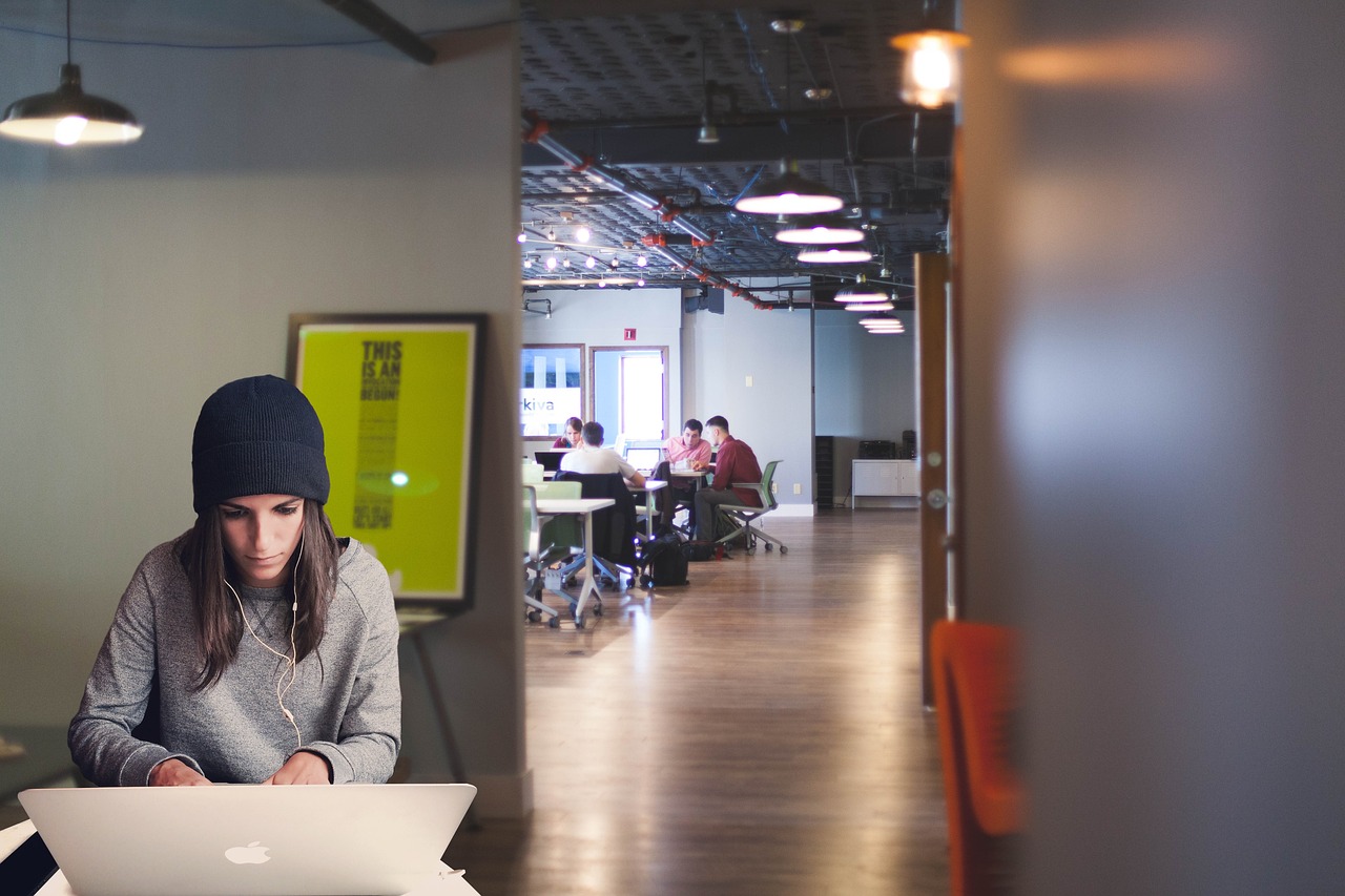 découvrez un espace de co-working inspirant où créativité et collaboration se rencontrent. profitez d'un environnement dynamique, d'installations modernes et d'une communauté professionnelle pour booster votre productivité et échanger des idées innovantes.
