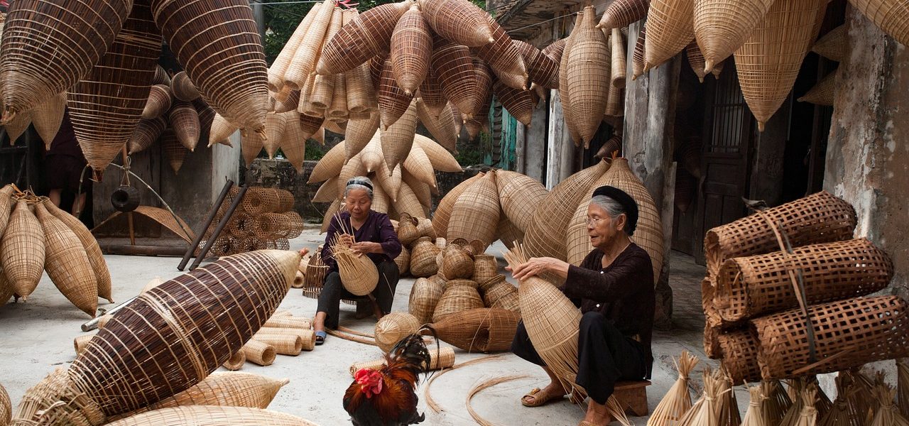 découvrez l'art du craftsmanship, où chaque pièce est le fruit d'un savoir-faire exceptionnel et d'une passion pour les détails. plongez dans un monde où tradition et innovation se rencontrent pour créer des œuvres uniques.
