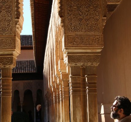 découvrez des paysages époustouflants et enrichissez vos connaissances avec notre visite guidée. explorez des lieux emblématiques accompagnés d'un guide expert, garantissant une expérience inoubliable et immersive.