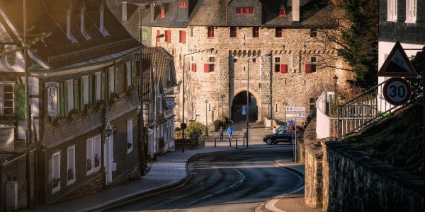 découvrez les richesses du passé lors d'une promenade historique captivante. plongez dans l'histoire locale à travers des sites emblématiques, des récits fascinants et des paysages emblématiques. une expérience enrichissante pour les passionnés d'histoire et les curieux.