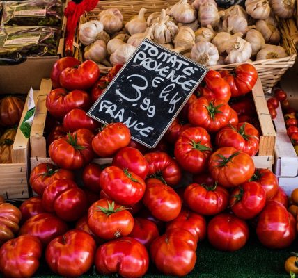 découvrez les dynamiques de l'économie locale, ses enjeux et opportunités pour les entreprises et les consommateurs. explorez comment le soutien aux commerces de proximité et l'innovation locale contribuent à renforcer le tissu économique de votre région.