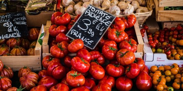 découvrez les dynamiques de l'économie locale, ses enjeux et opportunités pour les entreprises et les consommateurs. explorez comment le soutien aux commerces de proximité et l'innovation locale contribuent à renforcer le tissu économique de votre région.