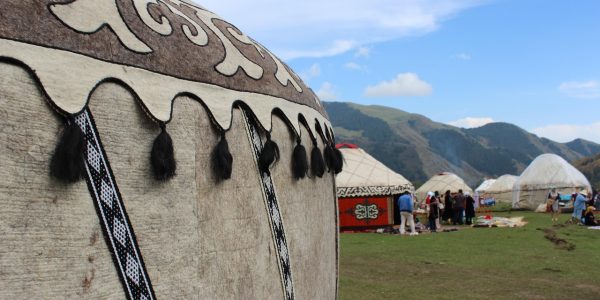 découvrez l'univers des nomades : un mode de vie inspirant qui prône la liberté, l'exploration et la connexion avec la nature. rejoignez une communauté d'aventuriers prêts à partager leurs expériences et conseils pour vivre pleinement chaque instant, où que vous soyez.