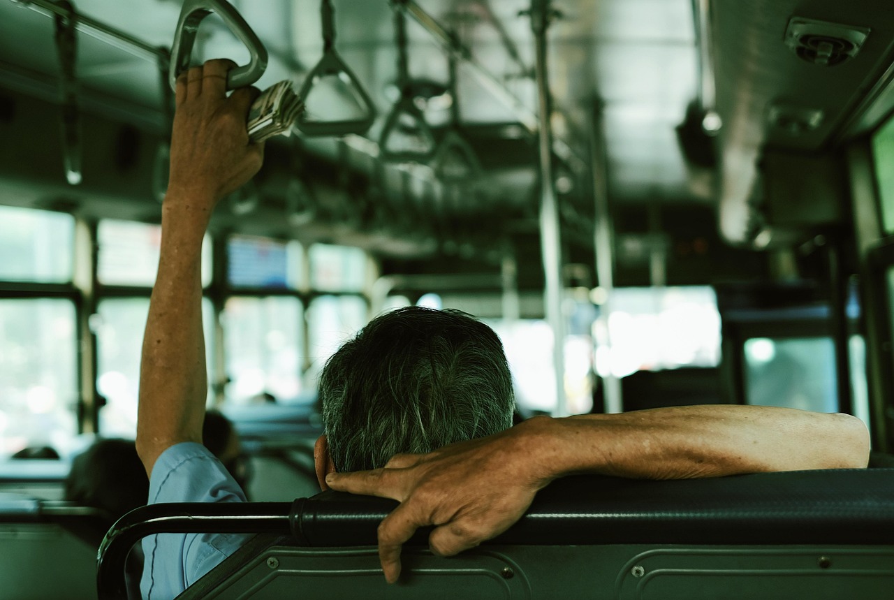 découvrez l'univers du transport public : un moyen pratique, économique et écologique de voyager en toute sérénité. explorez nos conseils sur les différents modes de transport, les astuces pour optimiser vos trajets et les avantages d'utiliser les transports en commun pour vos déplacements quotidiens.