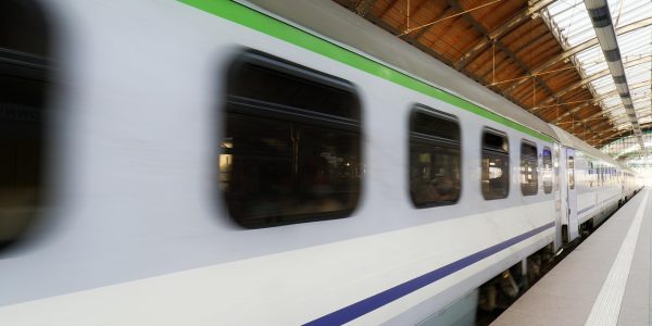 découvrez l'importance des transports publics pour la mobilité urbaine. explorez les avantages écologiques, économiques et sociaux de l'utilisation des bus, trains et tramways dans les villes modernes.