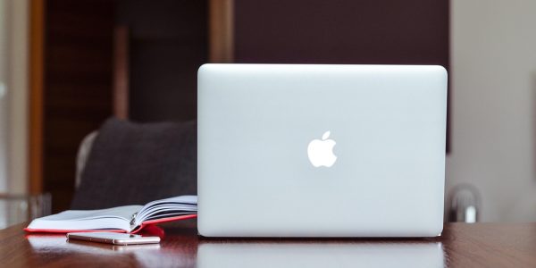 découvrez les avantages et les défis du travail à distance. apprenez comment optimiser votre productivité, maintenir une bonne communication et équilibrer votre vie professionnelle et personnelle en travaillant depuis chez vous.