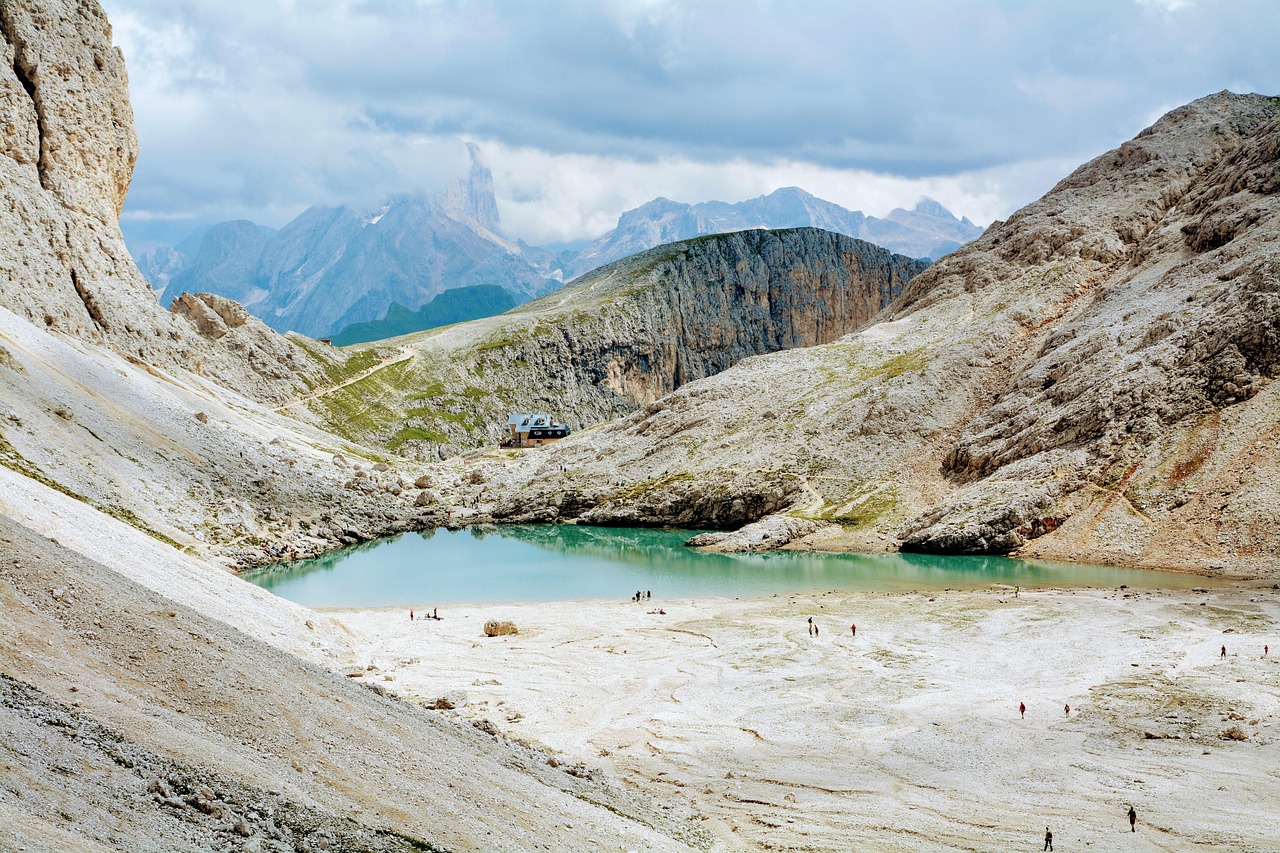 découvrez l'urban hiking, une activité qui allie le plaisir de la randonnée à la découverte des paysages urbains. explorez les rues animées, les parcs cachés et les monuments emblématiques tout en profitant d'une expérience unique au cœur de la ville.