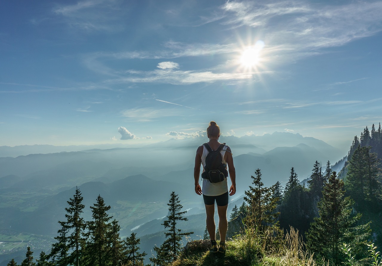 découvrez l'urban trekking, une aventure unique qui allie randonnée et exploration urbaine. parcourez des villes sous un nouvel angle, entre paysages architecturaux et trésors cachés.
