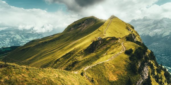 découvrez le plaisir du urban trekking, une aventure unique qui vous permet d'explorer les paysages urbains sous un nouvel angle. marchez à travers les rues animées, les parcs cachés et les monuments emblématiques tout en restant actif et en découvrant la culture locale. rejoignez un groupe de passionnés ou partez seul à la découverte des trésors cachés de votre ville!