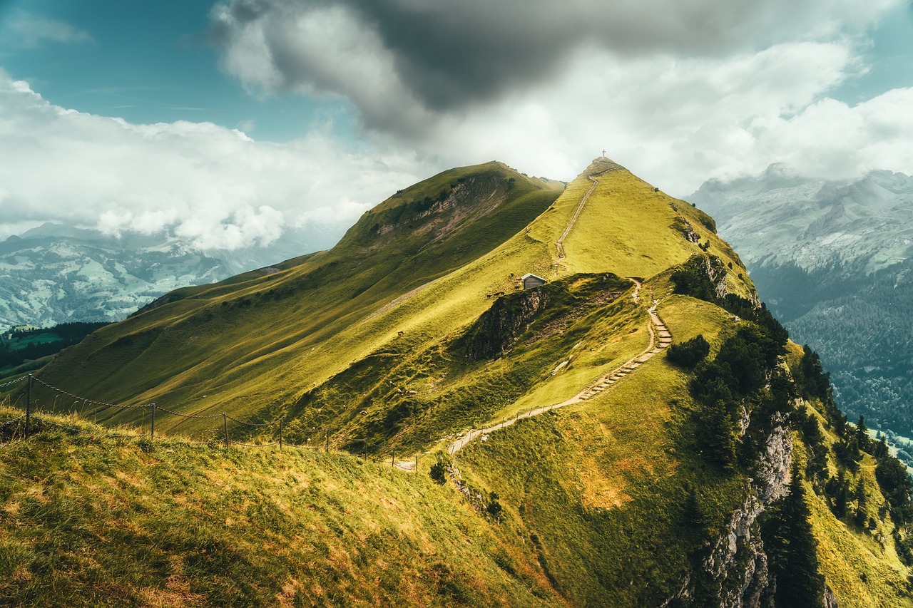 découvrez le plaisir du urban trekking, une aventure unique qui vous permet d'explorer les paysages urbains sous un nouvel angle. marchez à travers les rues animées, les parcs cachés et les monuments emblématiques tout en restant actif et en découvrant la culture locale. rejoignez un groupe de passionnés ou partez seul à la découverte des trésors cachés de votre ville!