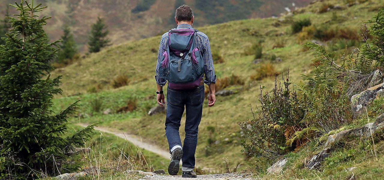 découvrez l'éthique de la randonnée : des conseils pour pratiquer la randonnée de manière responsable tout en préservant la nature et en respectant les communautés locales. embarquez pour des aventures respectueuses de l'environnement et enrichissantes.