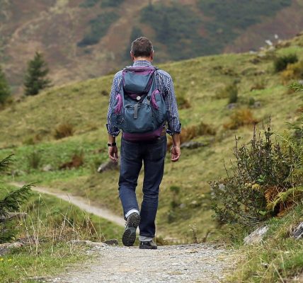 découvrez l'éthique de la randonnée : des conseils pour pratiquer la randonnée de manière responsable tout en préservant la nature et en respectant les communautés locales. embarquez pour des aventures respectueuses de l'environnement et enrichissantes.