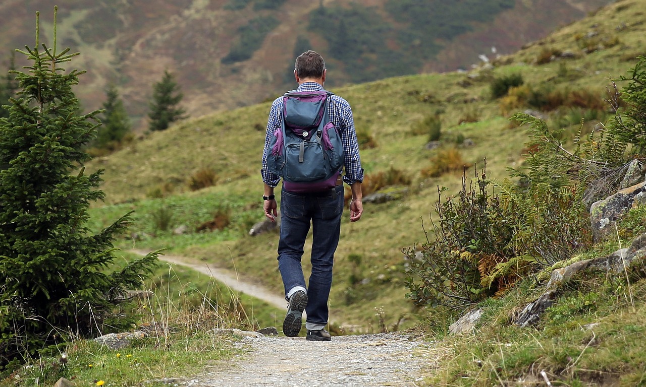 découvrez l'éthique de la randonnée : des conseils pour pratiquer la randonnée de manière responsable tout en préservant la nature et en respectant les communautés locales. embarquez pour des aventures respectueuses de l'environnement et enrichissantes.