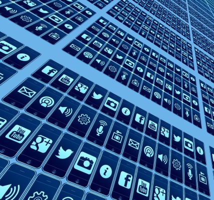 découvrez l'art du networking, une compétence essentielle pour développer votre réseau professionnel, établir des connexions significatives et saisir de nouvelles opportunités dans votre carrière.