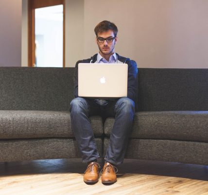 découvrez tout ce qu'il faut savoir sur le freelancing : avantages, conseils pour bien débuter, outils incontournables et astuces pour réussir votre carrière d’indépendant.