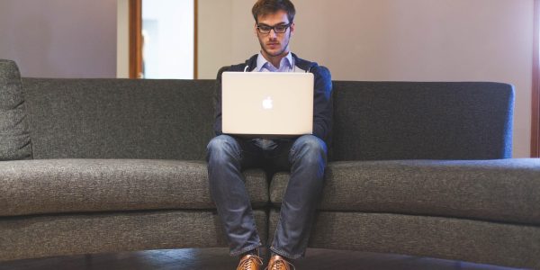 découvrez tout ce qu'il faut savoir sur le freelancing : avantages, conseils pour bien débuter, outils incontournables et astuces pour réussir votre carrière d’indépendant.