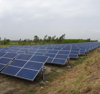 découvrez comment les infrastructures durables contribuent à un avenir plus vert, en favorisant l'efficacité énergétique, la réduction de l'empreinte carbone et la préservation des ressources naturelles.