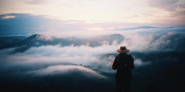 découvrez la liberté de voyager partout dans le monde, explorez de nouvelles destinations sans limites et profitez pleinement de vos expériences de voyage.