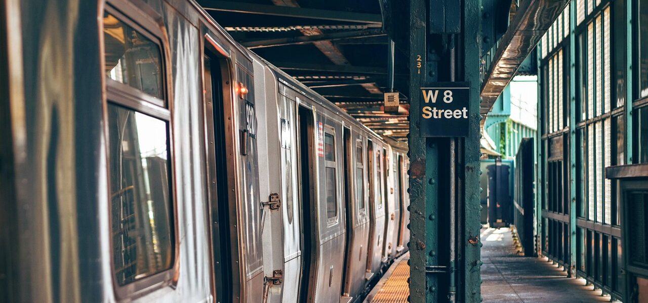 découvrez les avantages du voyage en train : confort, paysages magnifiques et respect de l'environnement pour vos déplacements.