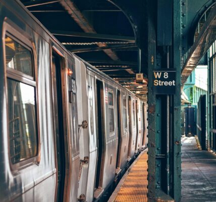 découvrez les avantages du voyage en train : confort, paysages magnifiques et respect de l'environnement pour vos déplacements.