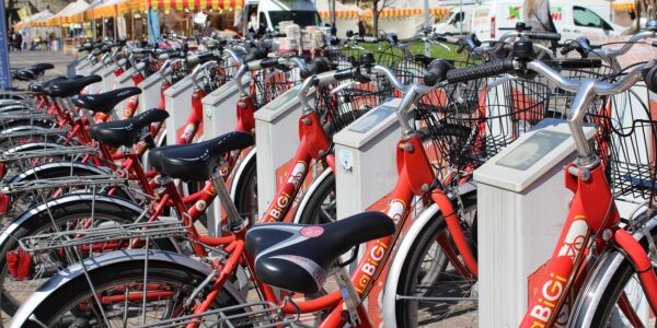 découvrez la mobilité partagée : une solution innovante pour se déplacer de manière économique, écologique et flexible en utilisant des véhicules en commun.