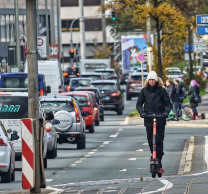 découvrez comment voyager de manière durable en réduisant votre impact environnemental et en soutenant les communautés locales pour un tourisme responsable.